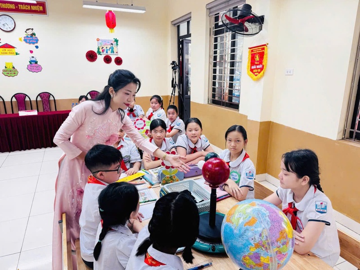 Giáo viên Trường Tiểu học Trường Yên đạt giải Ba tại Hội thi giáo viên dạy giỏi cấp thành phố năm học 2025 - 2026- Ảnh 5.