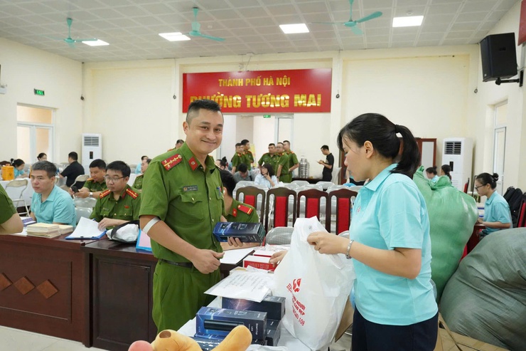 VÌ ĐỒNG ĐỘI THÂN YÊU - VÌ CỘNG ĐỒNG KHOẺ MẠNH - VÌ MỘT XÃ HỘI NHÂN VĂN VÀ ĐẦY ẮP TÌNH NGƯỜI - LAN TỎA TINH THẦN NHÂN ÁI QUA HÀNH TRÌNH “GIỌT MÁU NGHĨA TÌNH” NĂM 2026- Ảnh 3.