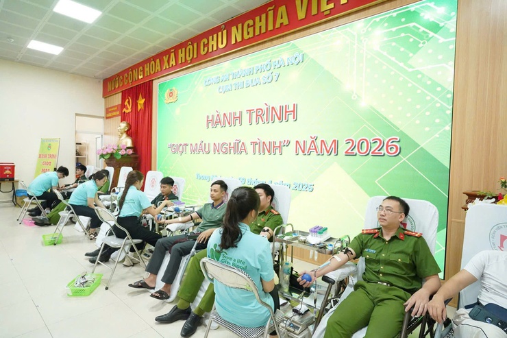 VÌ ĐỒNG ĐỘI THÂN YÊU - VÌ CỘNG ĐỒNG KHOẺ MẠNH - VÌ MỘT XÃ HỘI NHÂN VĂN VÀ ĐẦY ẮP TÌNH NGƯỜI - LAN TỎA TINH THẦN NHÂN ÁI QUA HÀNH TRÌNH “GIỌT MÁU NGHĨA TÌNH” NĂM 2026- Ảnh 5.