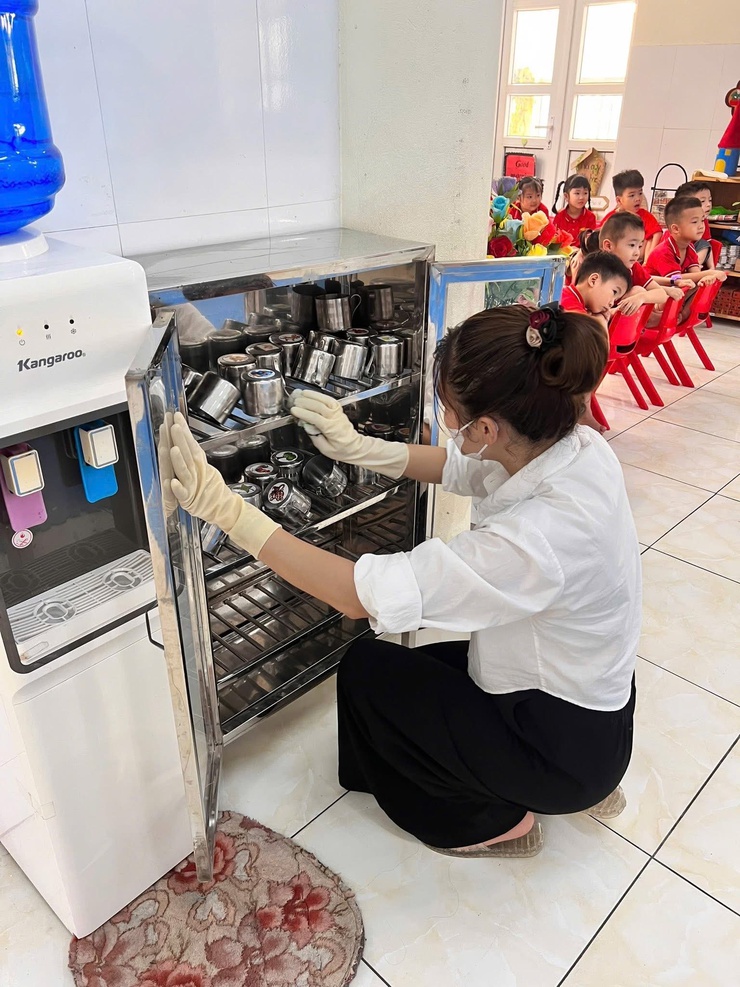 Trường Mầm non Nghiêm Xuyên triển khai tháng cao điểm tổng dọn vệ sinh môi trường – khử khuẩn- Ảnh 1.