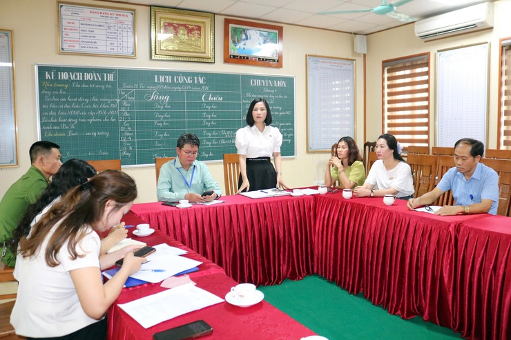 Kiểm tra đột xuất công tác bảo đảm an toàn thực phẩm tại bếp ăn bán trú Trường Tiểu học Quảng Bị- Ảnh 3.