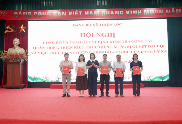 Hội nghị công bố và trao Quyết định kiểm tra công tác quán triệt, triển khai thực hiện các Nghị quyết Đại hội và việc thực hiện Chương trình 01 – Ctr/ĐU của Đảng ủy xã- Ảnh 4.