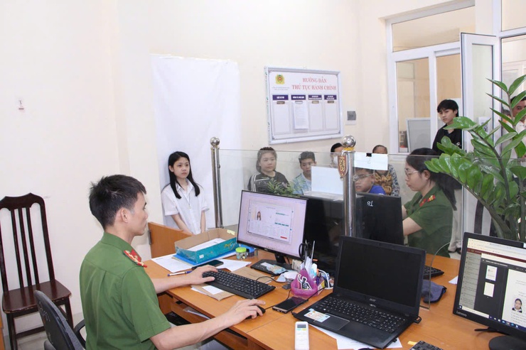 Công an xã Phú Nghĩa triển khai cấp căn cước và định danh điện tử cho công dân từ 6 đến 14 tuổi- Ảnh 3.