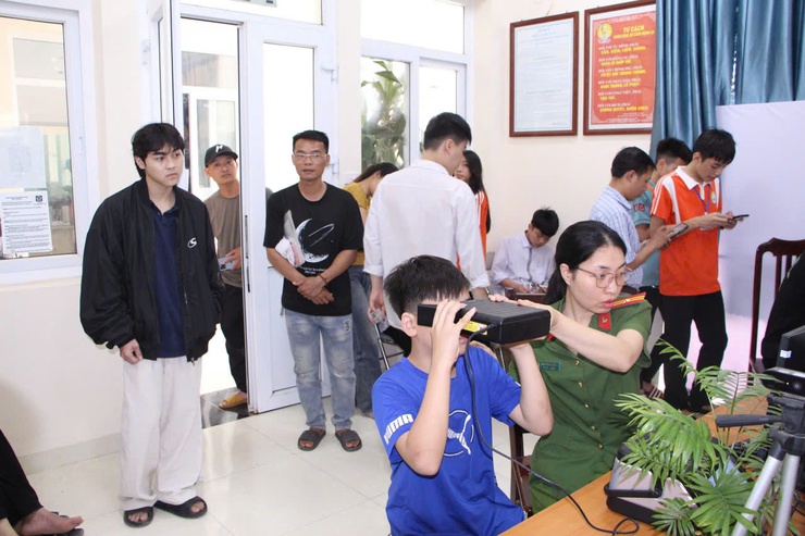 Công an xã Phú Nghĩa triển khai cấp căn cước và định danh điện tử cho công dân từ 6 đến 14 tuổi- Ảnh 4.