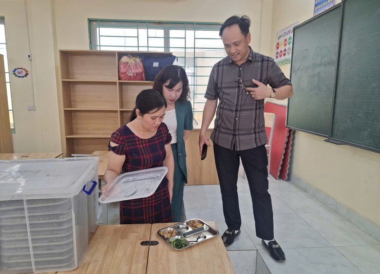 Kiểm tra công tác an toàn thực phẩm tại trường mầm non và tiểu học Quang Trung- Ảnh 3.