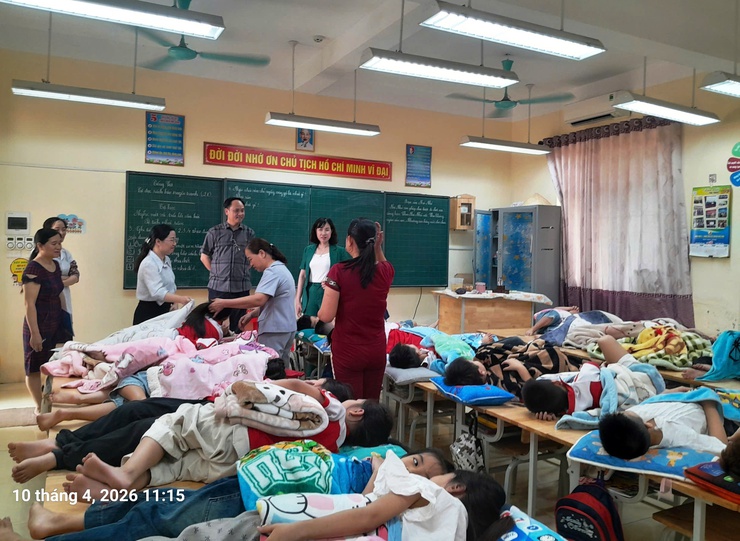 Kiểm tra công tác an toàn thực phẩm tại trường mầm non và tiểu học Quang Trung- Ảnh 4.