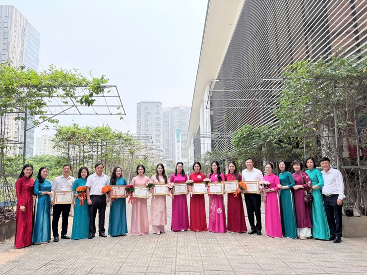 CHÚC MỪNG NHỮNG "BÔNG HOA" TƯƠI THẮM CỦA GIÁO DỤC THIÊN LỘC TẠI HỘI THI GIÁO VIÊN DẠY GIỎI CẤP THÀNH PHỐ- Ảnh 2.