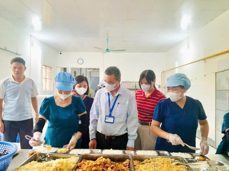 Xã Phú Nghĩa kiểm tra đột xuất công tác bảo đảm an toàn thực phẩm tại các bếp ăn bán trú trường học- Ảnh 1.