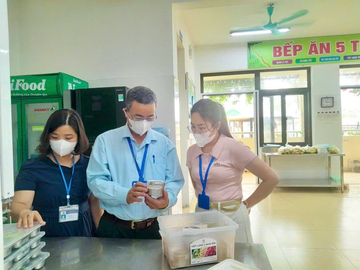 Xã Phú Nghĩa kiểm tra đột xuất công tác bảo đảm an toàn thực phẩm tại các bếp ăn bán trú trường học- Ảnh 2.