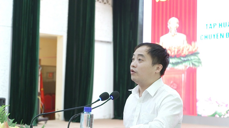 UBND xã Thư Lâm tổ chức Hội nghị tập huấn, bồi dưỡng kỹ năng ứng dụng trí tuệ nhân tạo, chuyển đổi số cho cán bộ,  công chức, viên chức xã Thư Lâm.- Ảnh 1.