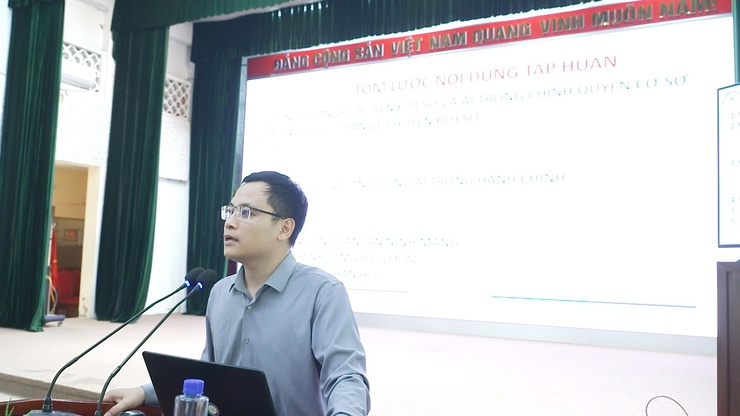 UBND xã Thư Lâm tổ chức Hội nghị tập huấn, bồi dưỡng kỹ năng ứng dụng trí tuệ nhân tạo, chuyển đổi số cho cán bộ,  công chức, viên chức xã Thư Lâm.- Ảnh 4.