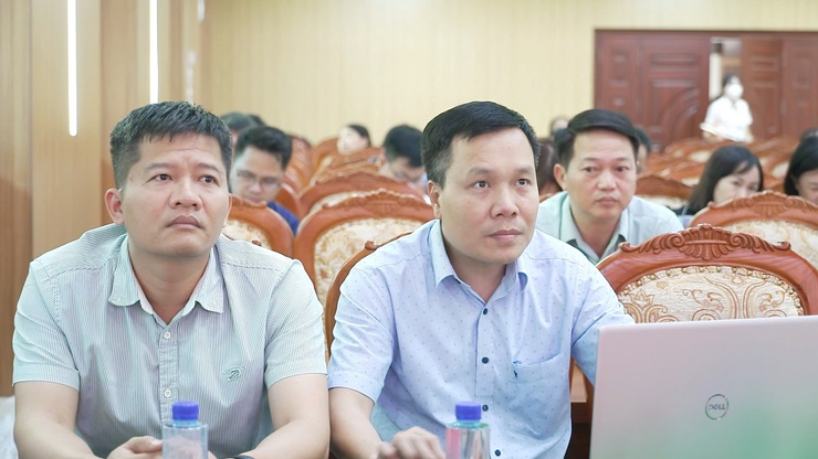 UBND xã Thư Lâm tổ chức Hội nghị tập huấn, bồi dưỡng kỹ năng ứng dụng trí tuệ nhân tạo, chuyển đổi số cho cán bộ,  công chức, viên chức xã Thư Lâm.- Ảnh 3.