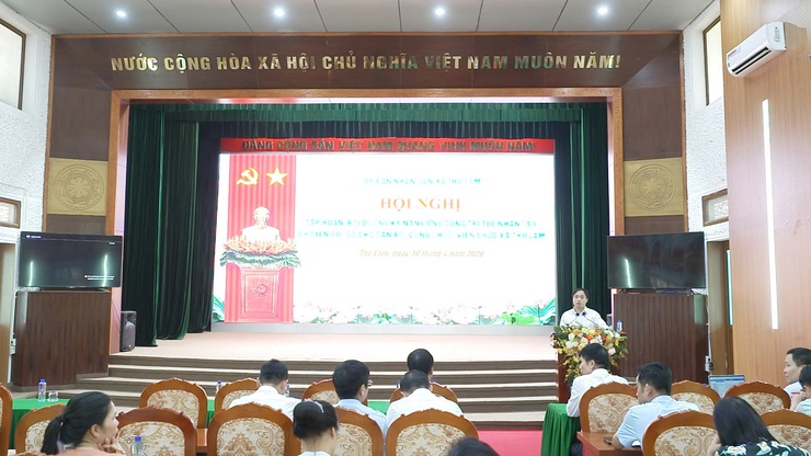 UBND xã Thư Lâm tổ chức Hội nghị tập huấn, bồi dưỡng kỹ năng ứng dụng trí tuệ nhân tạo, chuyển đổi số cho cán bộ,  công chức, viên chức xã Thư Lâm.- Ảnh 6.