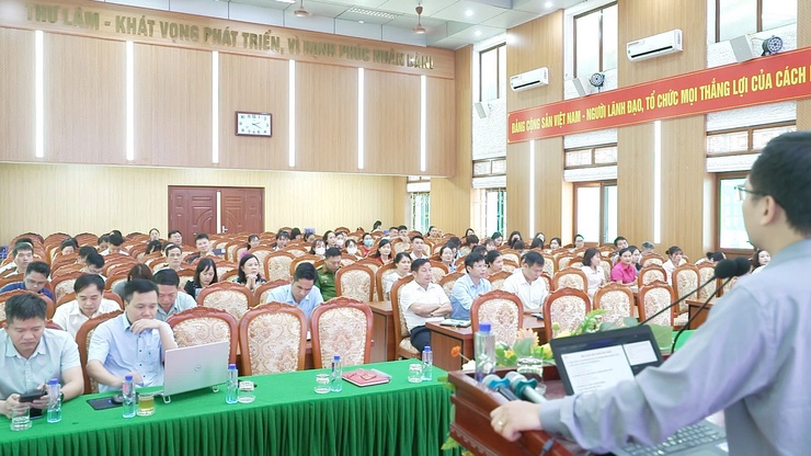 UBND xã Thư Lâm tổ chức Hội nghị tập huấn, bồi dưỡng kỹ năng ứng dụng trí tuệ nhân tạo, chuyển đổi số cho cán bộ,  công chức, viên chức xã Thư Lâm.- Ảnh 7.