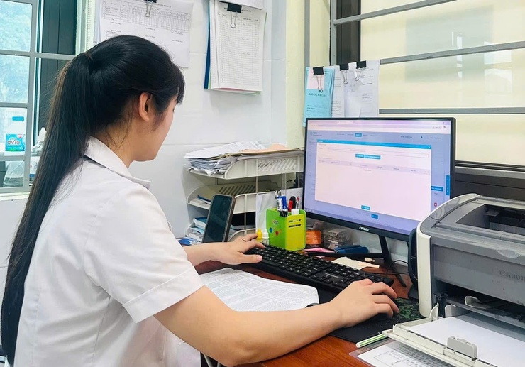 Phú Nghĩa đẩy nhanh chiến dịch 90 ngày chuẩn hóa dữ liệu hồ sơ sức khỏe điện tử
- Ảnh 2.