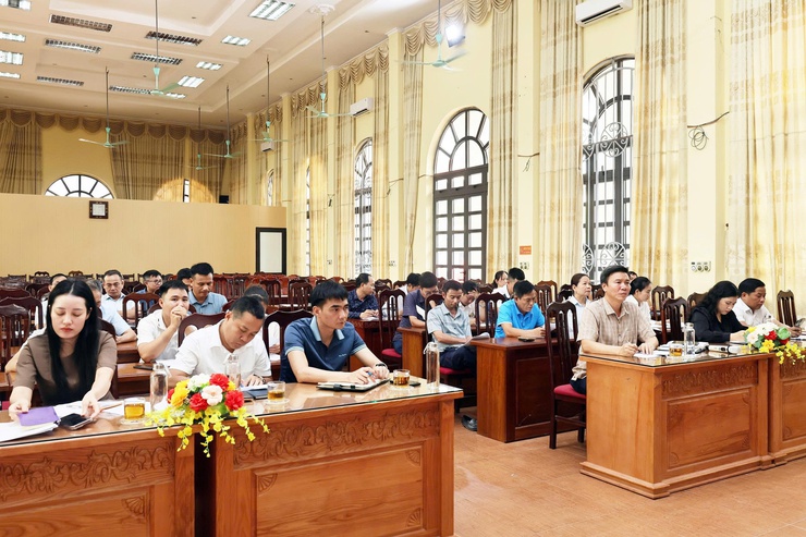 UBND xã Quảng Bị tổ chức hội nghị triển khai phương án thu gom rác thải trên địa bàn- Ảnh 1.