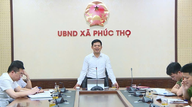 UBND xã Phúc Thọ làm việc với các hộ vi phạm trên đất nông nghiệp và hành lang giao thông thuộc Tỉnh lộ 418 và Quốc lộ 32- Ảnh 1.