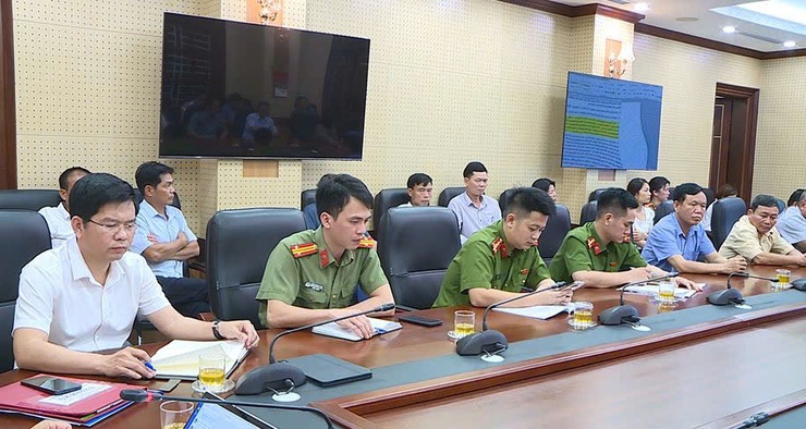 UBND xã Phúc Thọ làm việc với các hộ vi phạm trên đất nông nghiệp và hành lang giao thông thuộc Tỉnh lộ 418 và Quốc lộ 32- Ảnh 4.