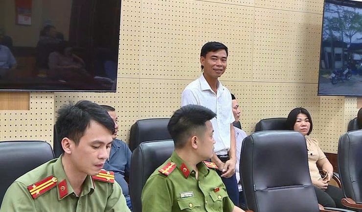 UBND xã Phúc Thọ làm việc với các hộ vi phạm trên đất nông nghiệp và hành lang giao thông thuộc Tỉnh lộ 418 và Quốc lộ 32- Ảnh 8.