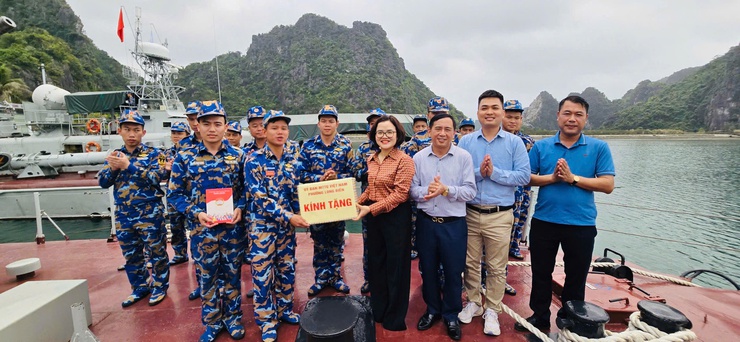 Ủy ban MTTQ Việt Nam phường Long Biên tổ chức chương trình về nguồn tuyên truyền biển, đảo quê hương tại Quảng Ninh- Ảnh 3.