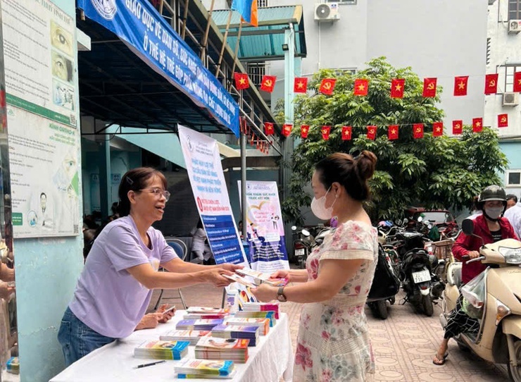 Phường Đông Ngạc tổ chức tốt chiến dịch chăm sóc sức khỏe sinh sản, nâng cao chất lượng dân số trên địa bàn- Ảnh 5.