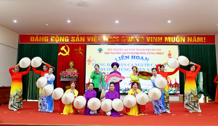 Sôi nổi Liên hoan tiếng hát dân ca Người cao tuổi phường Tùng Thiện năm 2026- Ảnh 14.