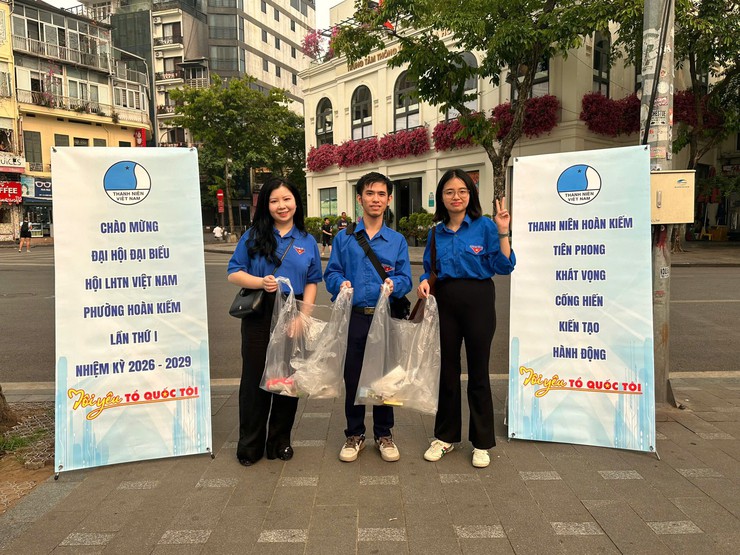 Tuổi trẻ phường Hoàn Kiếm ra quân đội hình “Vì Hoàn Kiếm xanh” chào mừng Đại hội đại biểu Hội LHTN Việt Nam phường Hoàn Kiếm lần thứ I- Ảnh 4.