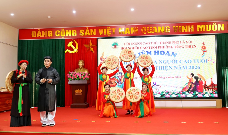 Sôi nổi Liên hoan tiếng hát dân ca Người cao tuổi phường Tùng Thiện năm 2026- Ảnh 16.