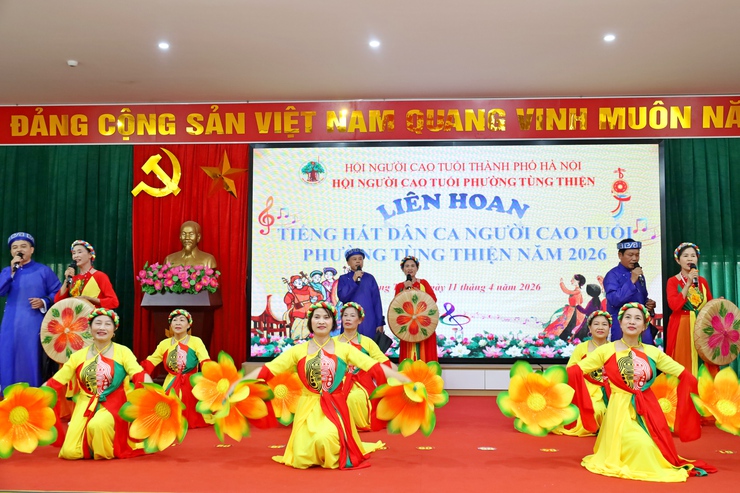Sôi nổi Liên hoan tiếng hát dân ca Người cao tuổi phường Tùng Thiện năm 2026- Ảnh 11.