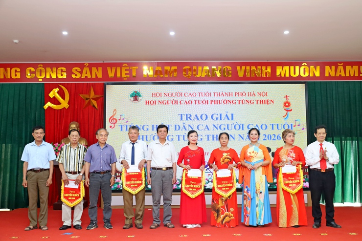 Sôi nổi Liên hoan tiếng hát dân ca Người cao tuổi phường Tùng Thiện năm 2026- Ảnh 6.