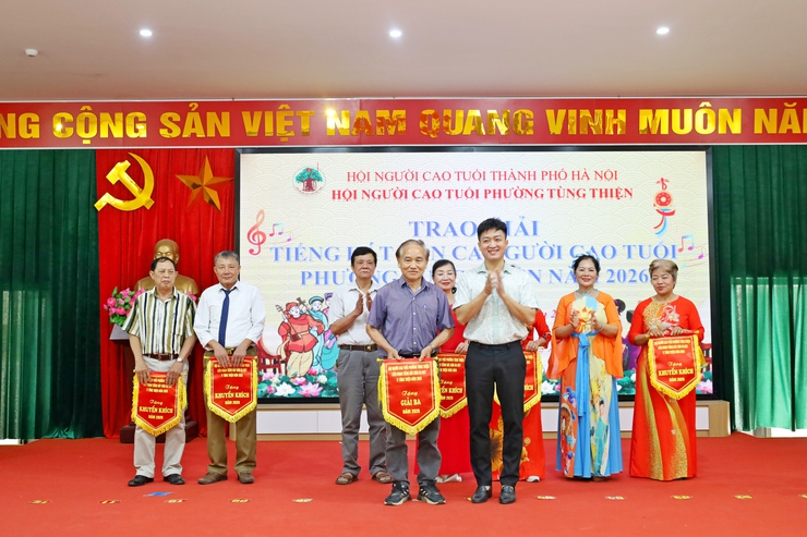 Sôi nổi Liên hoan tiếng hát dân ca Người cao tuổi phường Tùng Thiện năm 2026- Ảnh 5.