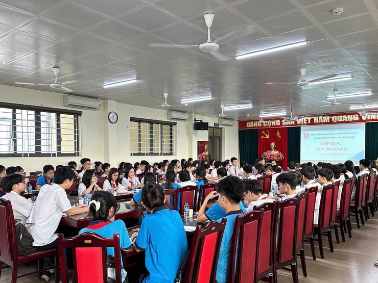 Trường THCS Linh Đàm tổ chức lớp cảm tình Đoàn cho học sinh khối 9 - Thắp sáng lý tưởng tuổi 15- Ảnh 3.