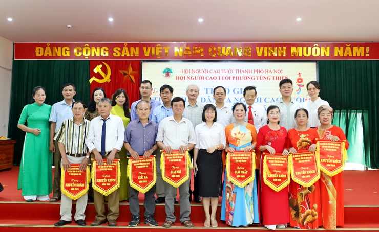 Sôi nổi Liên hoan tiếng hát dân ca Người cao tuổi phường Tùng Thiện năm 2026- Ảnh 7.