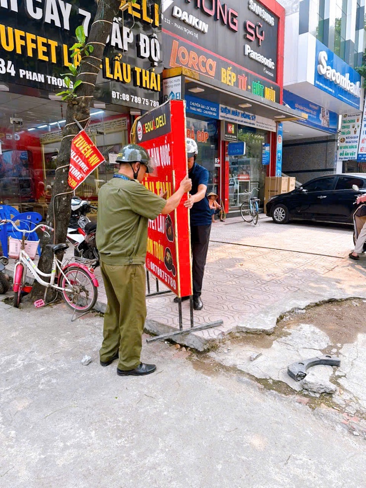 Phường Thanh Liệt quyết liệt triển khai khắc phục  “điểm nghẽn” về trật tự đô thị - Ảnh 4.