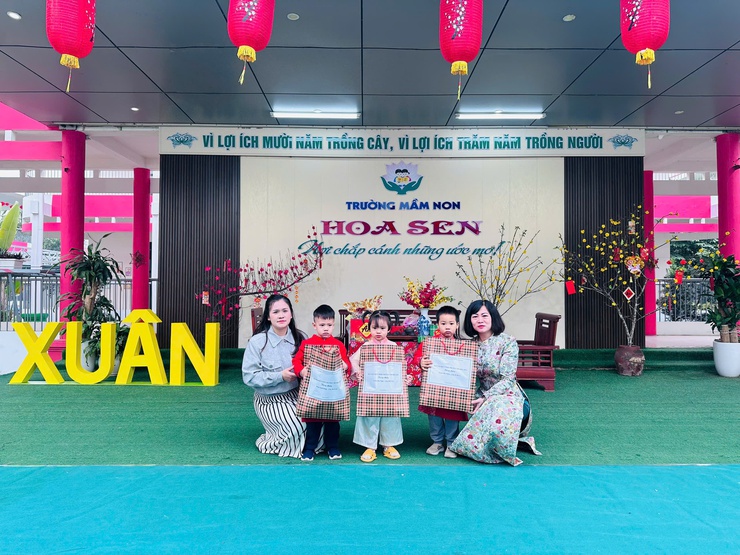 Tấm gương tiêu biểu trong học tập và làm theo Bác, cô giáo Nguyễn Thị Ngọc Hân – người “Giữ lửa” cho ngôi trường hạnh phúc.- Ảnh 6.