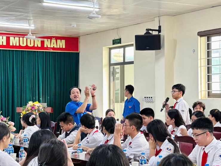 Trường THCS Linh Đàm tổ chức lớp cảm tình Đoàn cho học sinh khối 9 - Thắp sáng lý tưởng tuổi 15- Ảnh 5.