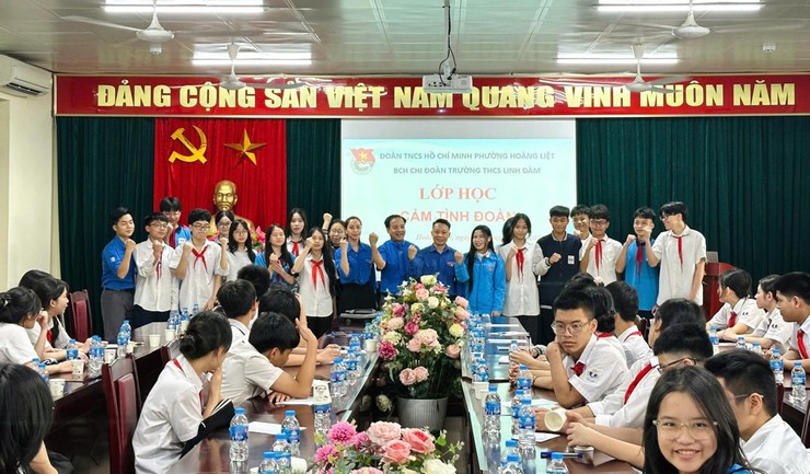 Trường THCS Linh Đàm tổ chức lớp cảm tình Đoàn cho học sinh khối 9 - Thắp sáng lý tưởng tuổi 15- Ảnh 6.