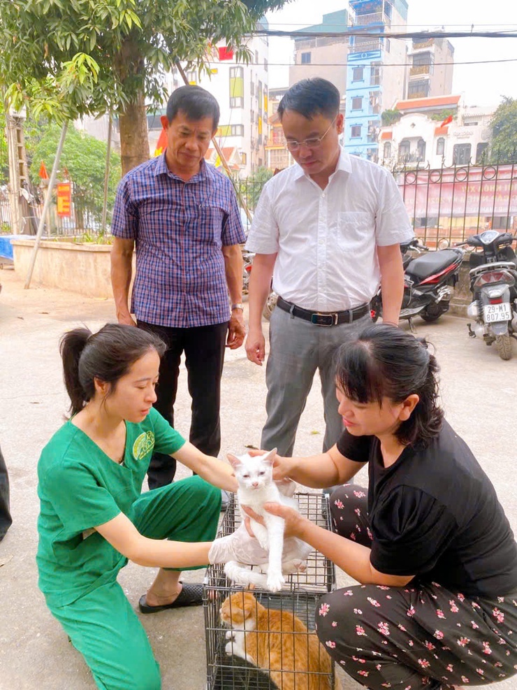 Thanh Liệt: Đẩy mạnh tiêm phòng dại, nâng cao ý thức người dân trong quản lý vật nuôi- Ảnh 2.