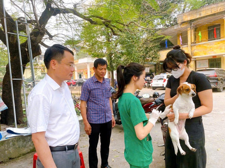 Thanh Liệt: Đẩy mạnh tiêm phòng dại, nâng cao ý thức người dân trong quản lý vật nuôi- Ảnh 1.