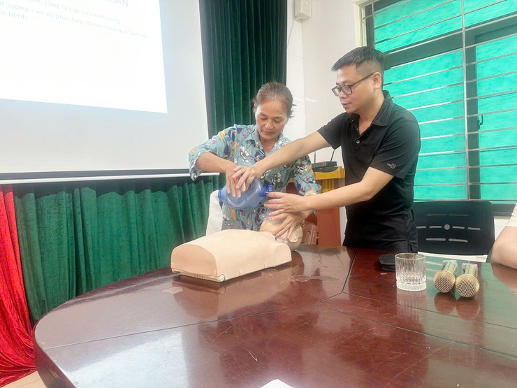 Trạm y tế xã Quảng Bị: Tập huấn An toàn, vệ sinh lao động cho cán bộ y tế, cán bộ y tế thôn- Ảnh 2.