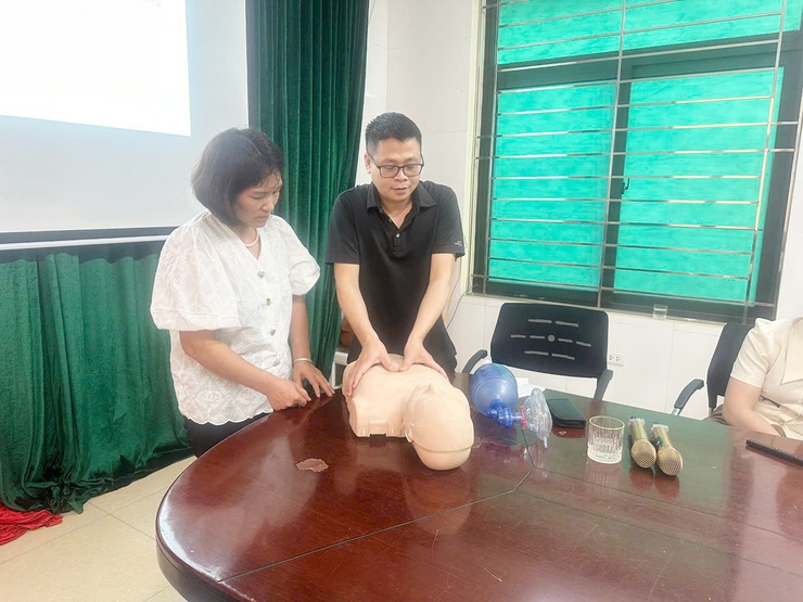 Trạm y tế xã Quảng Bị: Tập huấn An toàn, vệ sinh lao động cho cán bộ y tế, cán bộ y tế thôn- Ảnh 3.