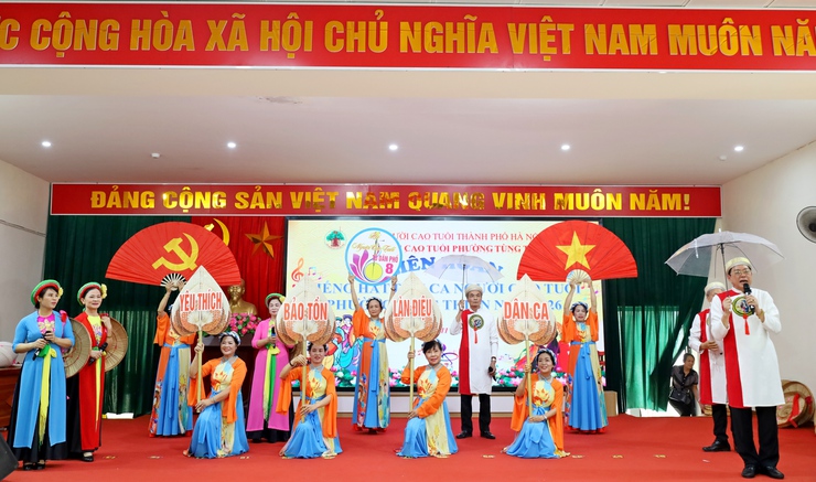 Sôi nổi Liên hoan tiếng hát dân ca Người cao tuổi phường Tùng Thiện năm 2026- Ảnh 9.