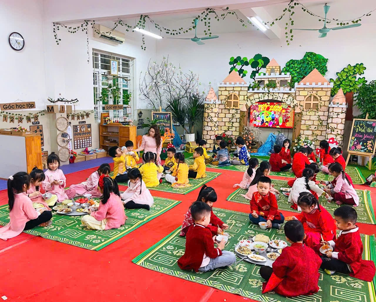 Cô giáo Hoàng Thị Phương – Người “Thuyền trưởng” của trường Mầm Non Giang Biên với những đột phá trong công tác lãnh đạo, chỉ đạo.- Ảnh 1.