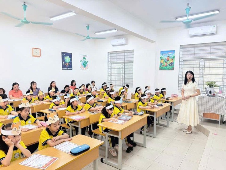 Gương điển hình tiêu biểu trong học tập và làm theo Bác, Đồng chí Bí thư chi bộ Nguyễn Thị Hải Yến.- Ảnh 3.
