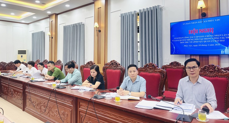 UBND xã tổ chức Hội nghị giao ban công tác cấp Giấy chứng nhận quyền sử dụng đất lần đầu và giải quyết tồn tại trong trả lời đơn thư- Ảnh 2.