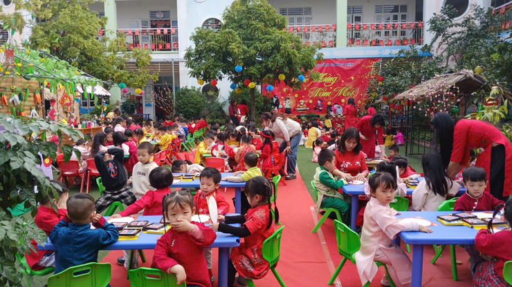 Cô giáo Hoàng Thị Phương – Người “Thuyền trưởng” của trường Mầm Non Giang Biên với những đột phá trong công tác lãnh đạo, chỉ đạo.- Ảnh 3.