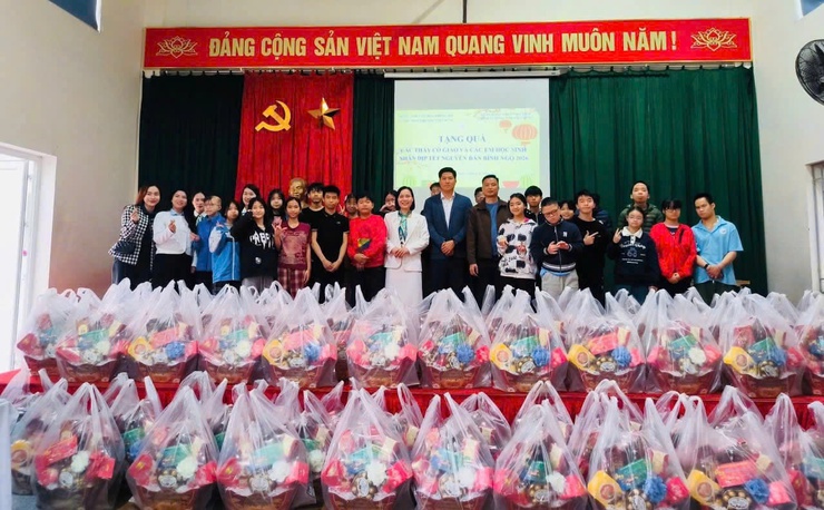 Cô giáo Mai Hương - người gieo Hy vọng cho trẻ em khiếm khuyết ở Việt Hưng.- Ảnh 4.