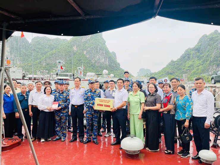 Ủy ban MTTQ Việt Nam phường Long Biên tổ chức chương trình về nguồn tuyên truyền biển, đảo quê hương tại Quảng Ninh- Ảnh 4.