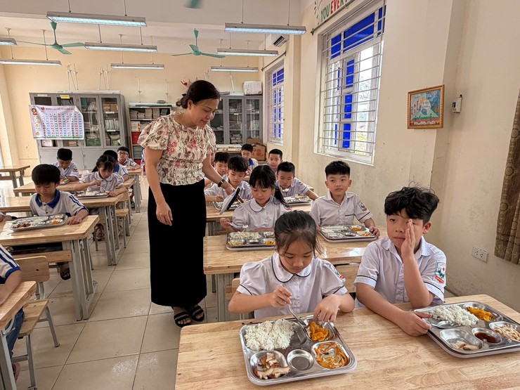 Ứng Thiên siết chặt kiểm tra bữa ăn bán trú, bảo đảm an toàn thực phẩm- Ảnh 5.