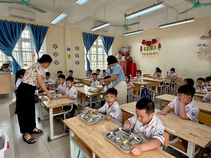 Ứng Thiên siết chặt kiểm tra bữa ăn bán trú, bảo đảm an toàn thực phẩm- Ảnh 6.